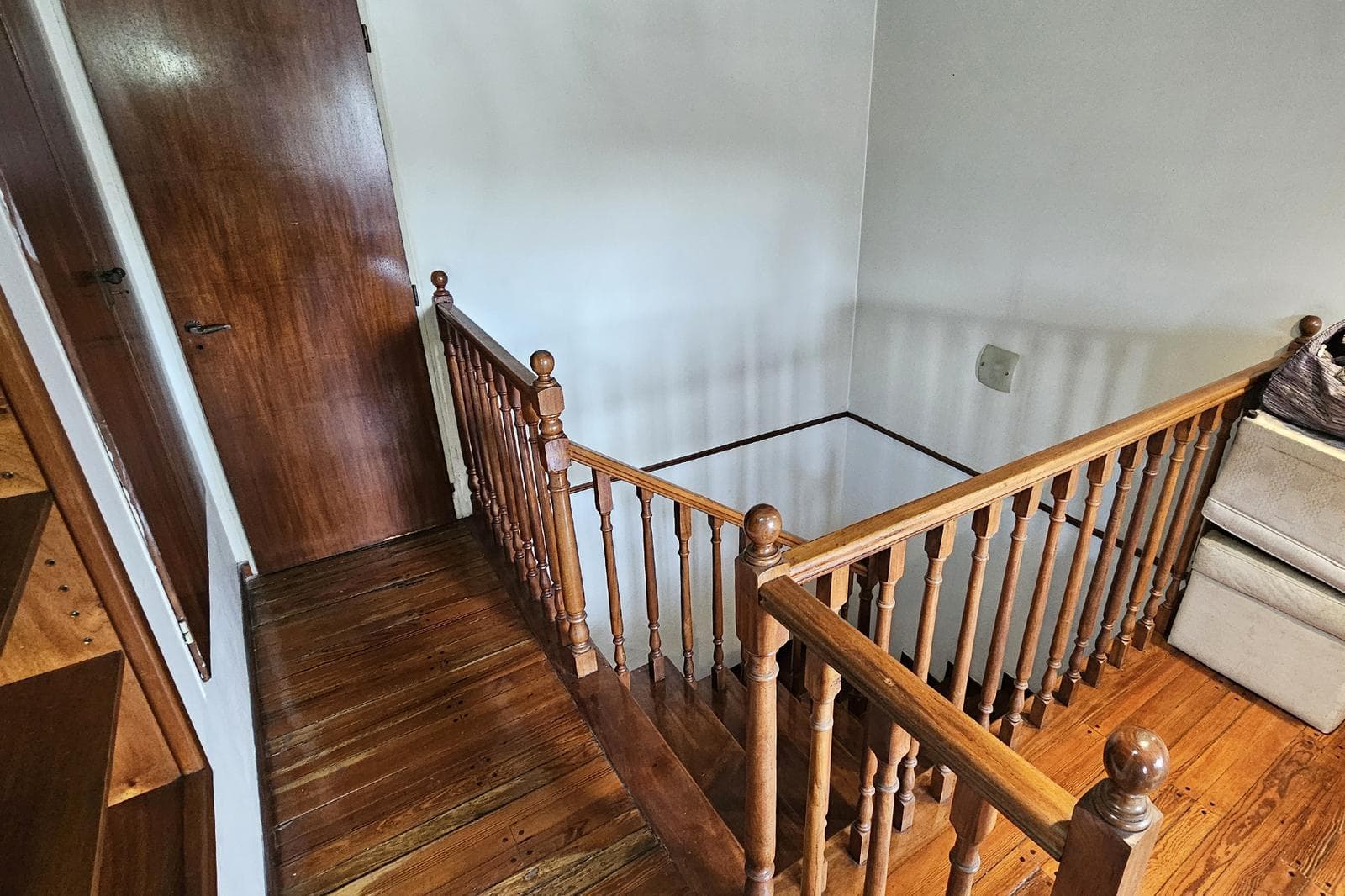 House for Sale: 5 Rooms, Pool, Park, Garage, Flores
