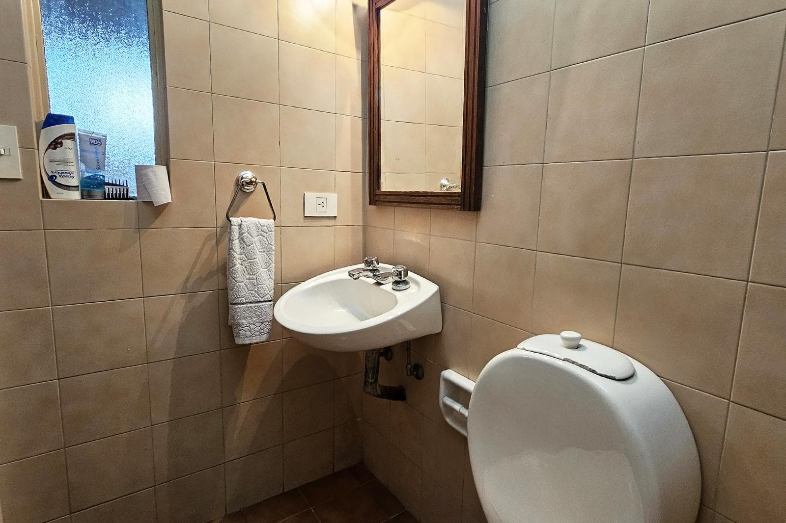 House for Sale: 5 Rooms, Pool, Park, Garage, Flores