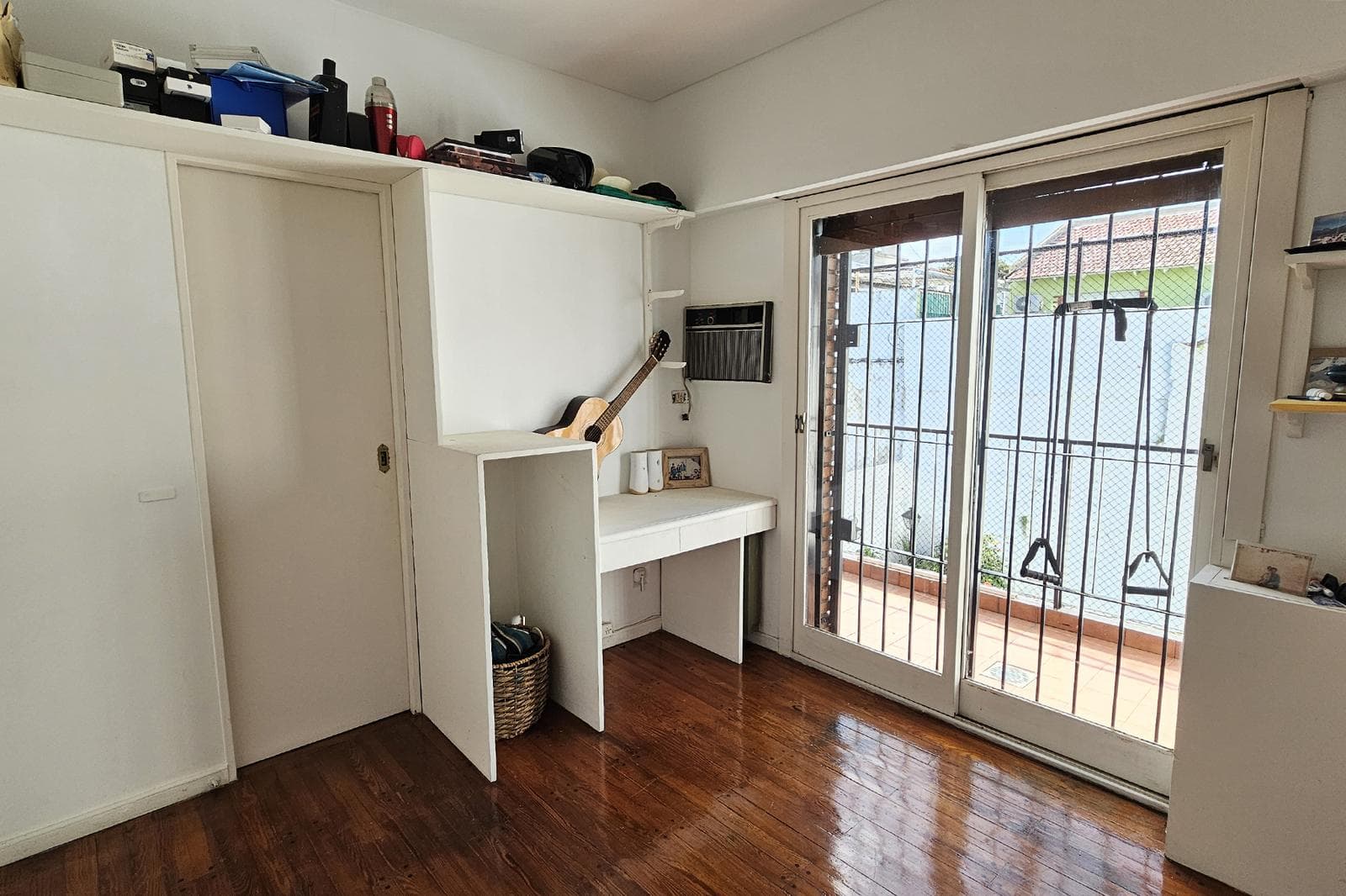 House for Sale: 5 Rooms, Pool, Park, Garage, Flores