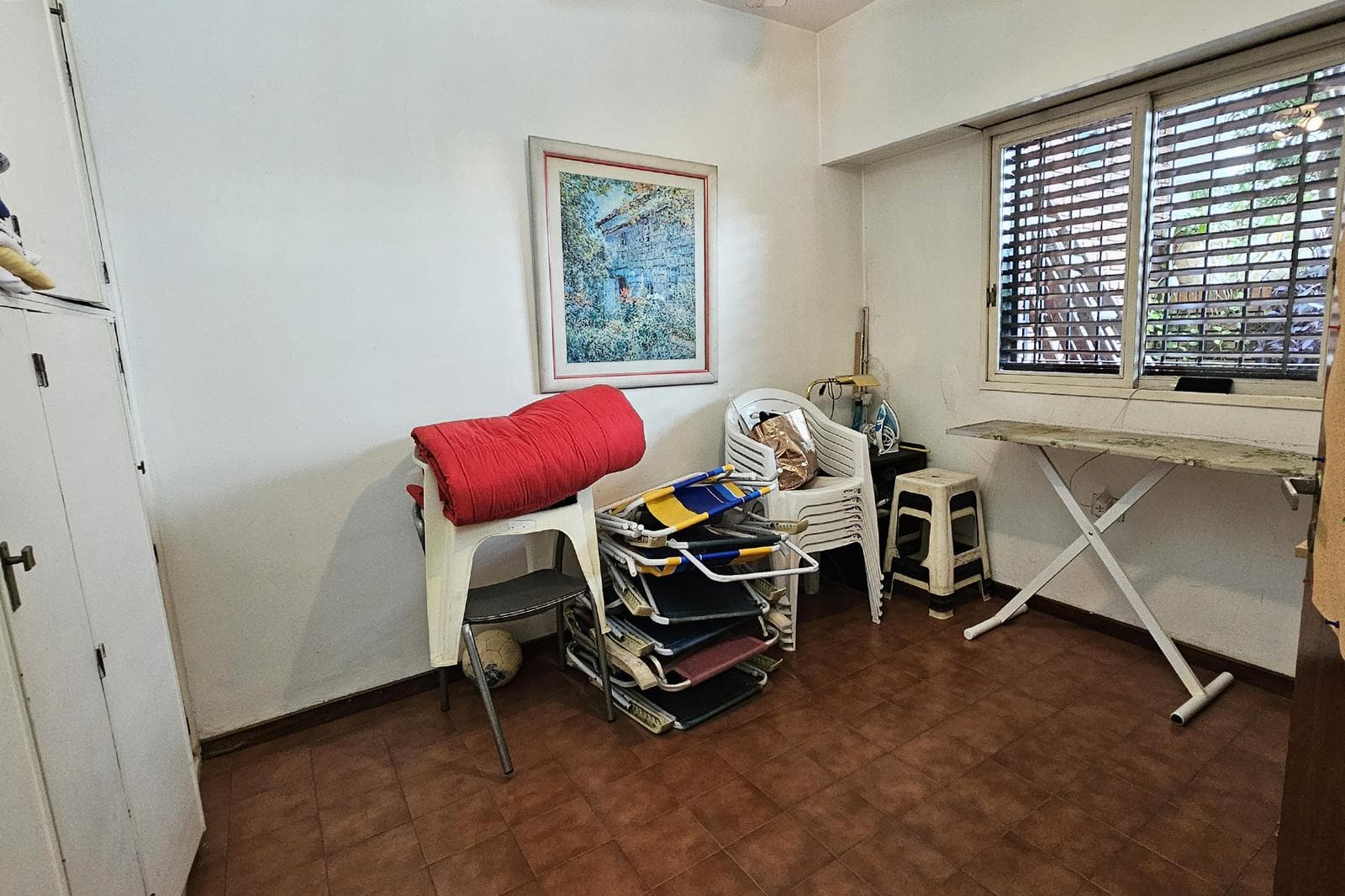 House for Sale: 5 Rooms, Pool, Park, Garage, Flores