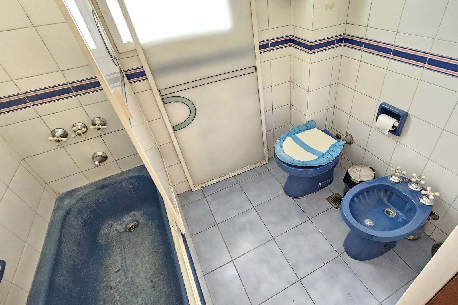 House for Sale: 5 Rooms, Pool, Park, Garage, Flores