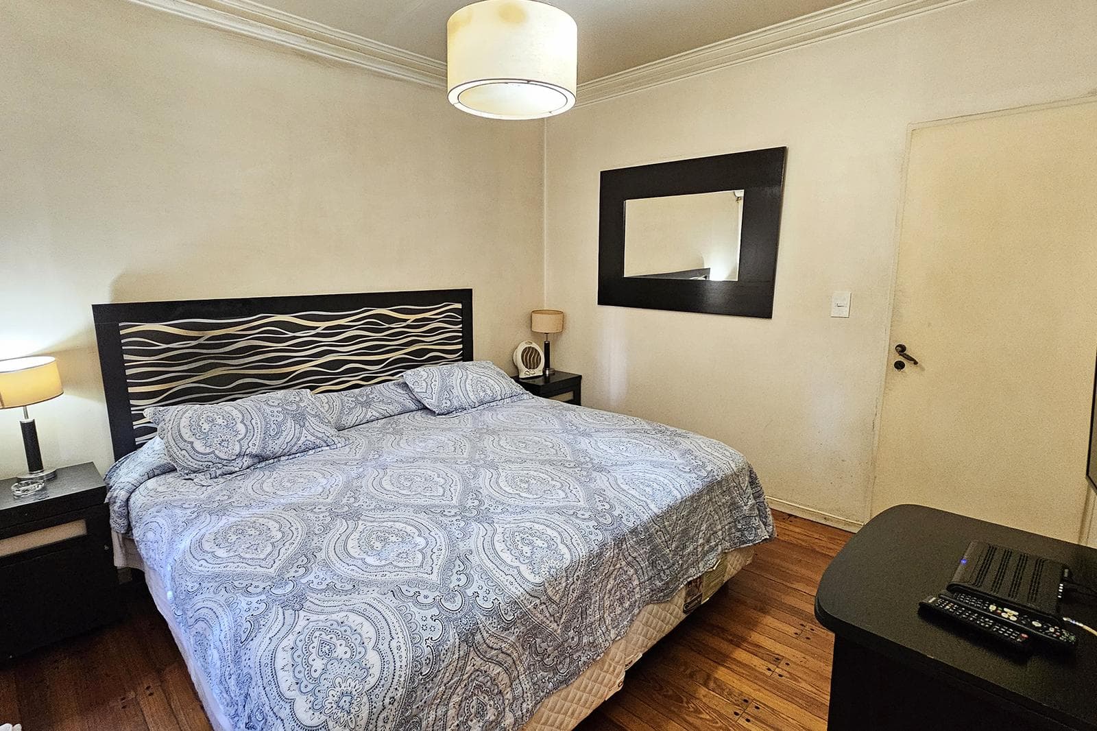 House for Sale: 5 Rooms, Pool, Park, Garage, Flores