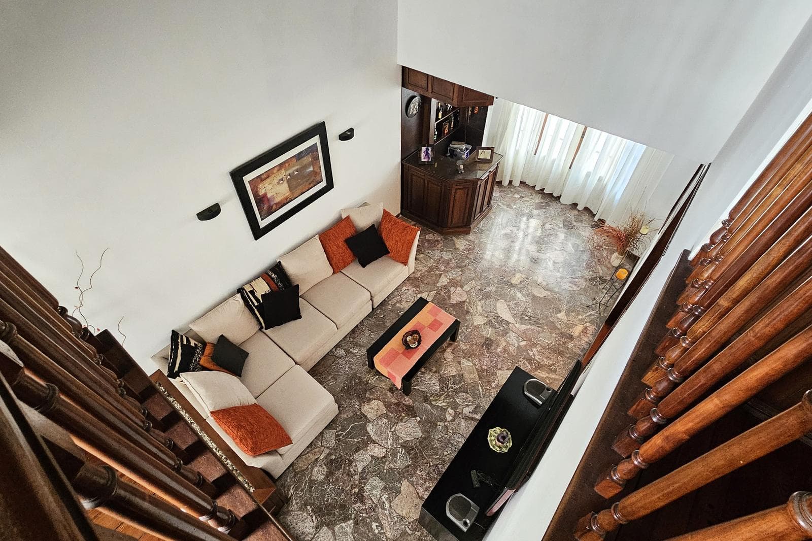 House for Sale: 5 Rooms, Pool, Park, Garage, Flores
