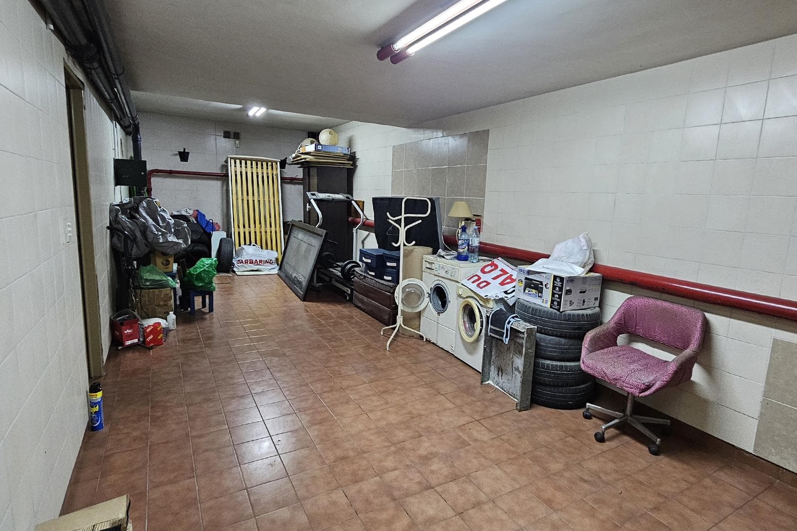 House for Sale: 5 Rooms, Pool, Park, Garage, Flores