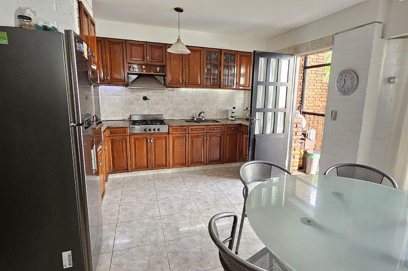 House for Sale: 5 Rooms, Pool, Park, Garage, Flores