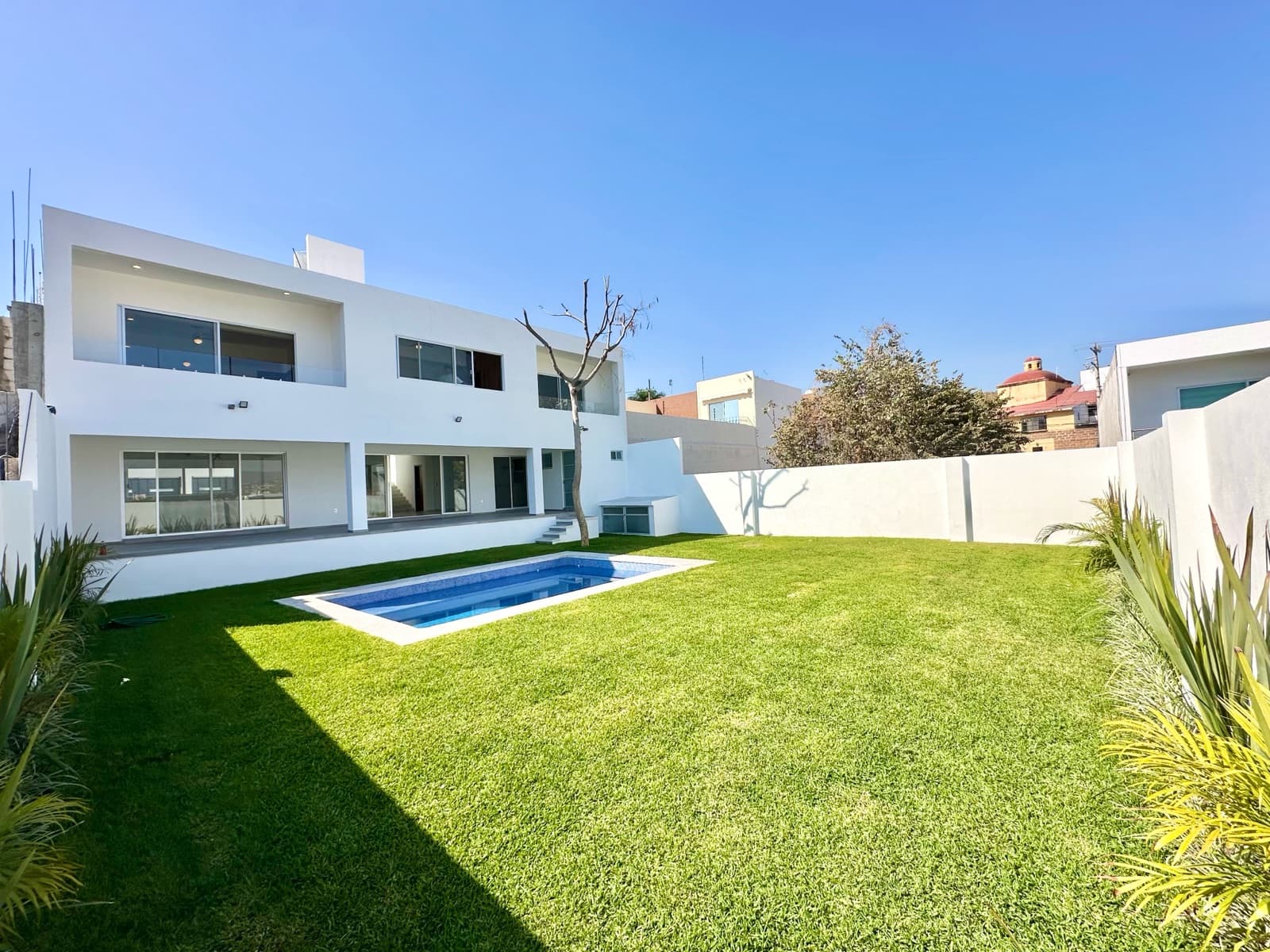 Brand-new 5-bedroom home with a pool and garden south of Cuernavaca
