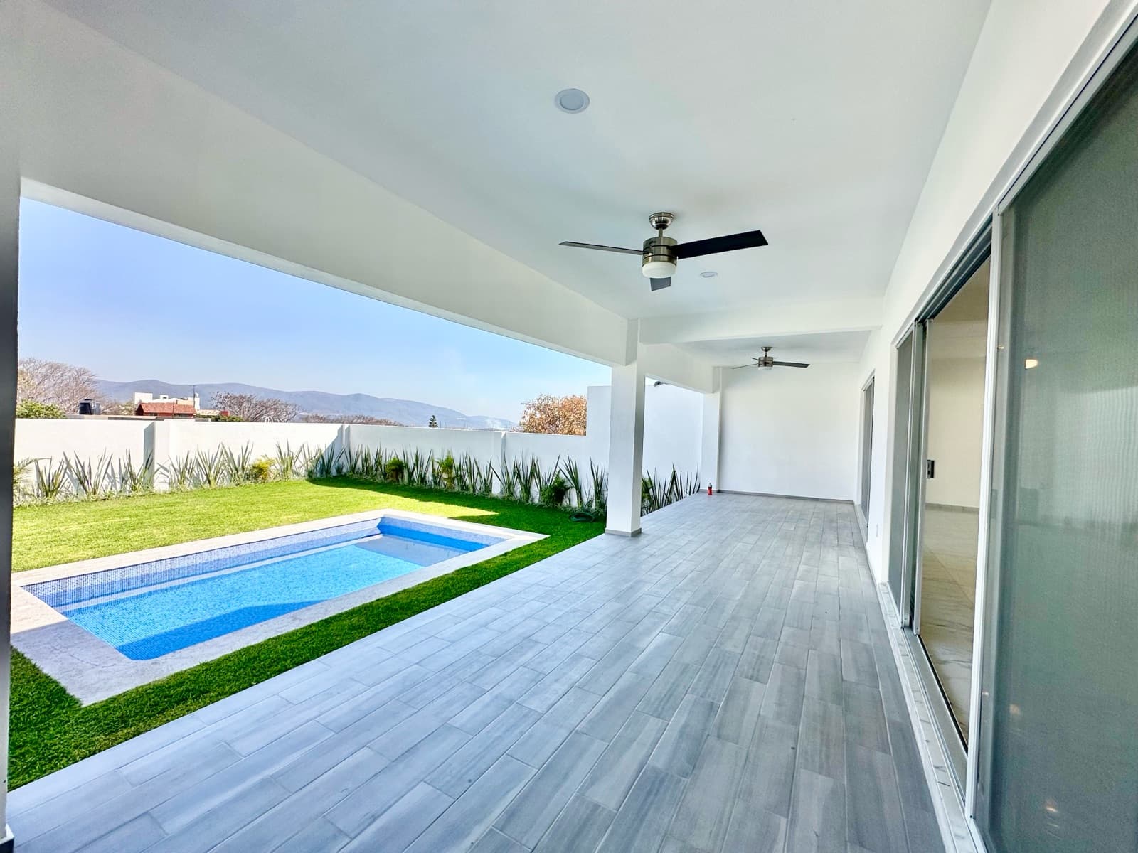 Brand-new 5-bedroom home with a pool and garden south of Cuernavaca