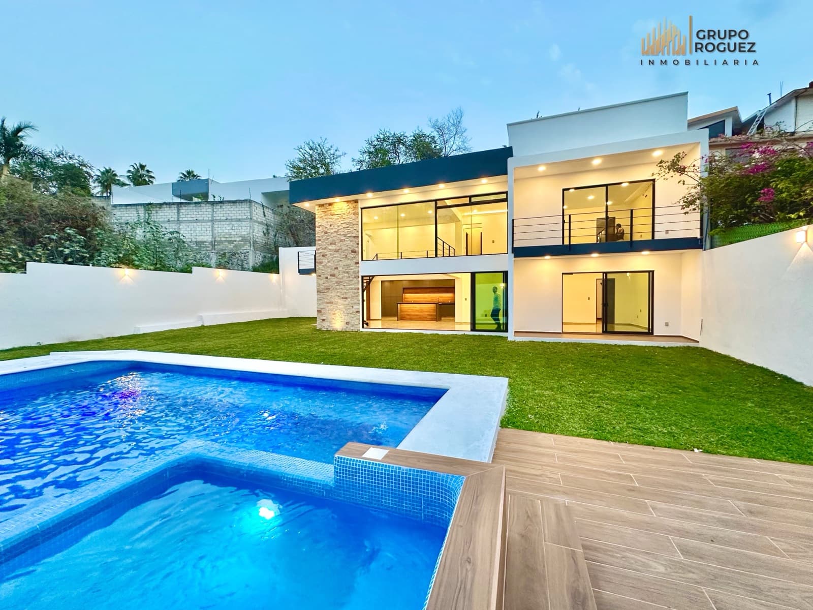 Luxury home with a pool and garden south of Cuernavaca