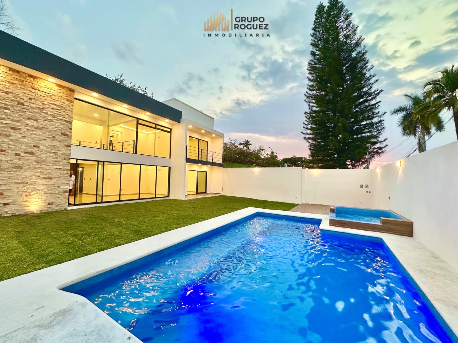 Luxury home with a pool and garden south of Cuernavaca
