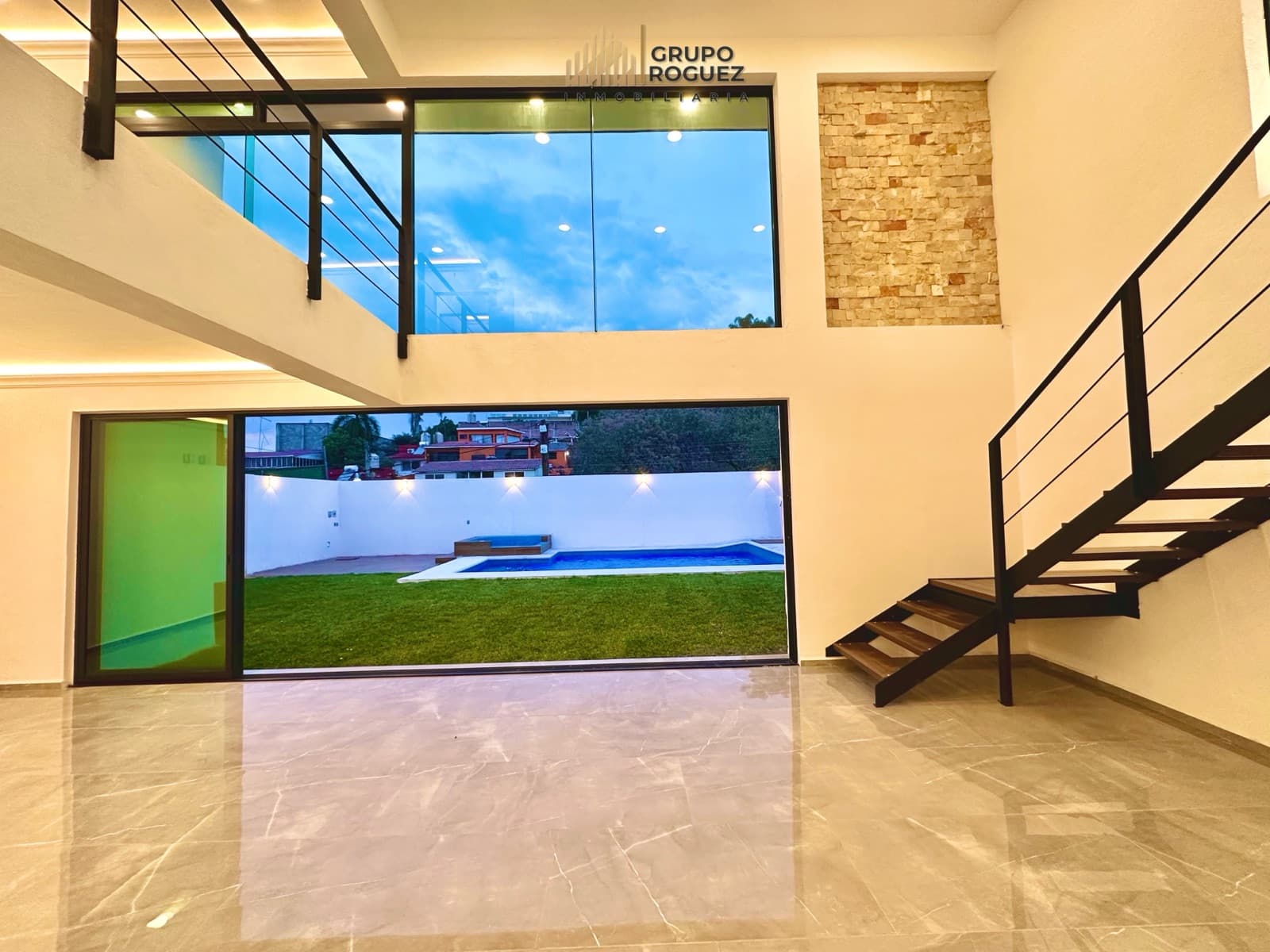 Luxury home with a pool and garden south of Cuernavaca
