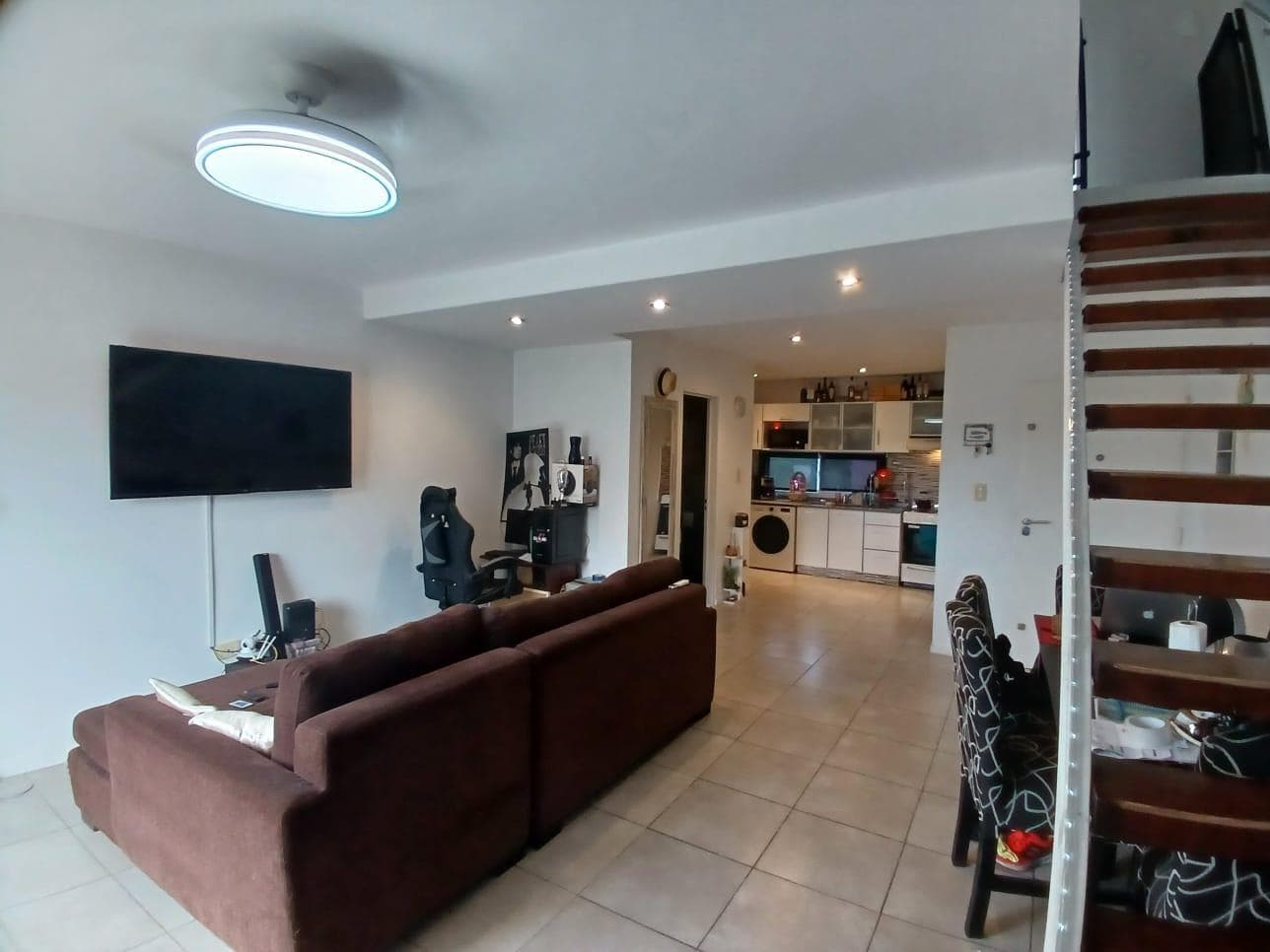 3-room duplex apartment in Victoria, San Fernando, with a covered parking space.