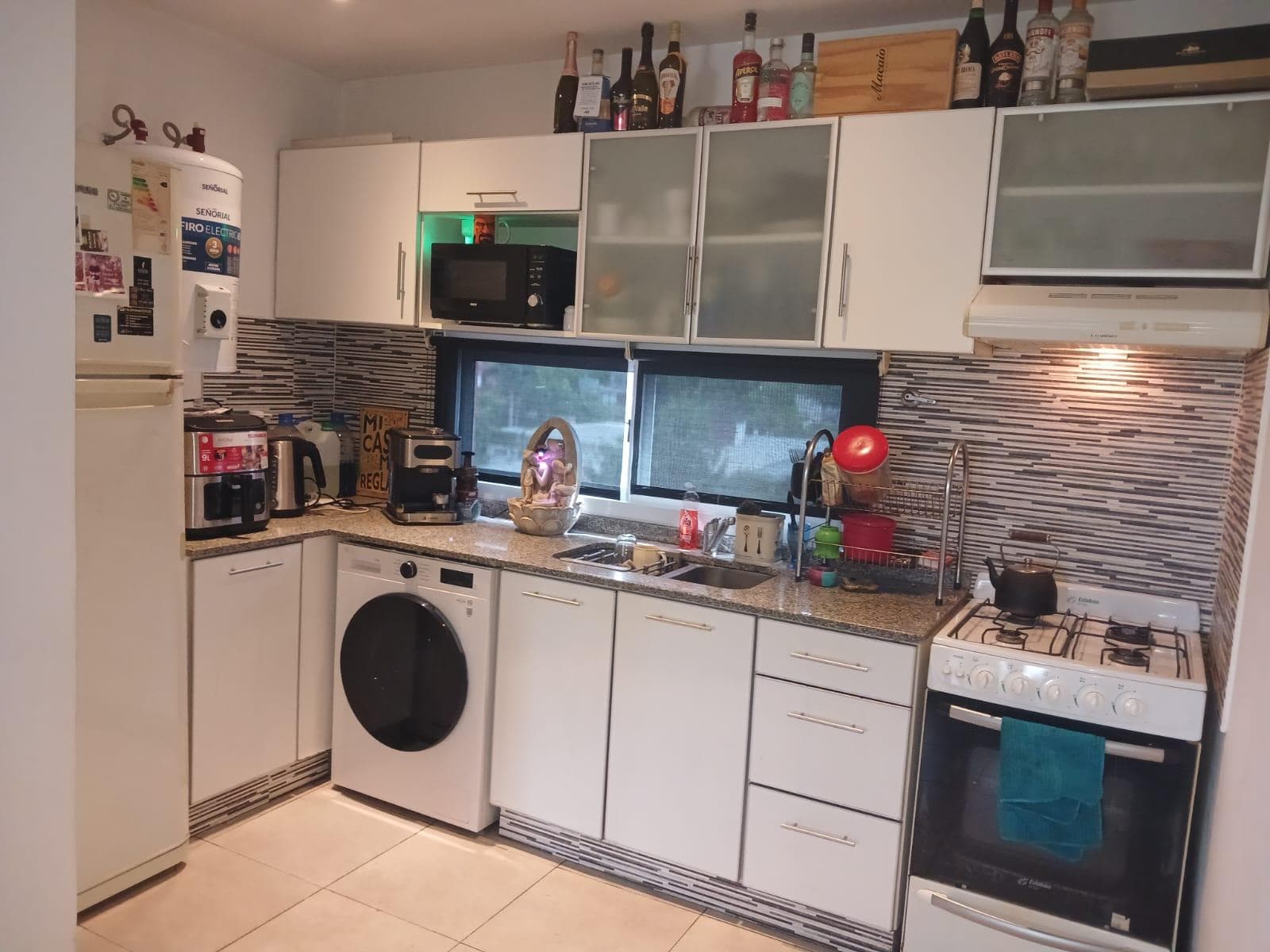 3-room duplex apartment in Victoria, San Fernando, with a covered parking space.
