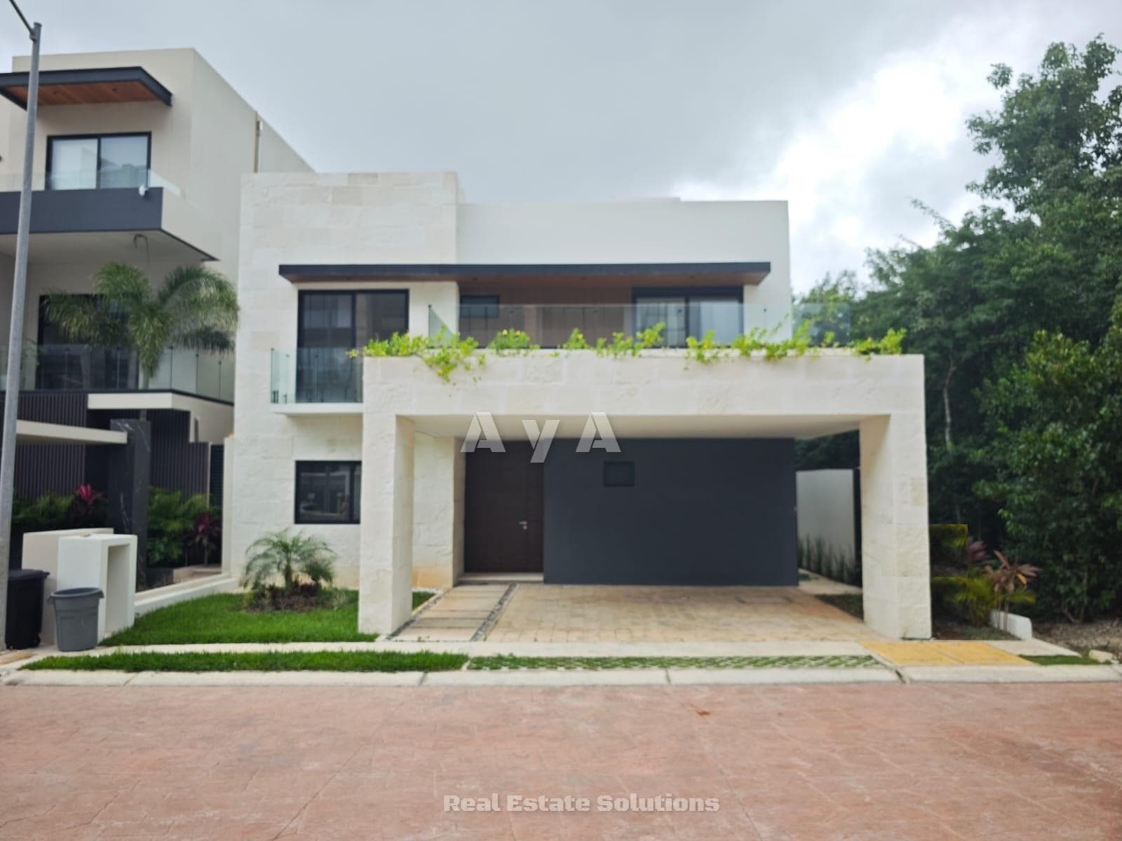 House for Sale, 4 Bedrooms, NEW DOUBLE-HEIGHT CEILINGS, Pool, Via Cumbres, Av. Huayacán, Cancún