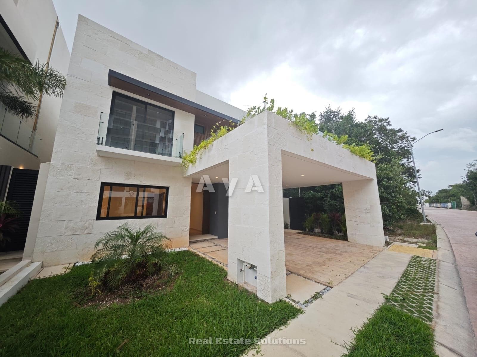 House for Sale, 4 Bedrooms, NEW DOUBLE-HEIGHT CEILINGS, Pool, Via Cumbres, Av. Huayacán, Cancún