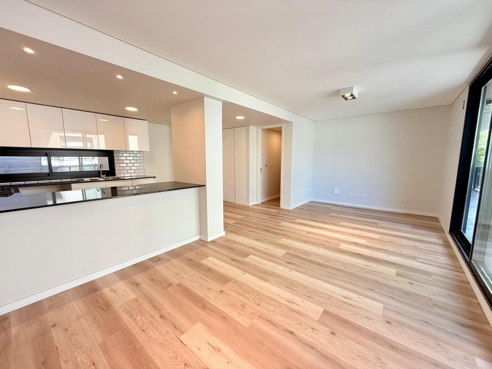 Depto de 3 Dormitorios con balcón aterrazado y parrillero exclusivo. Zona Rio, Rosario.