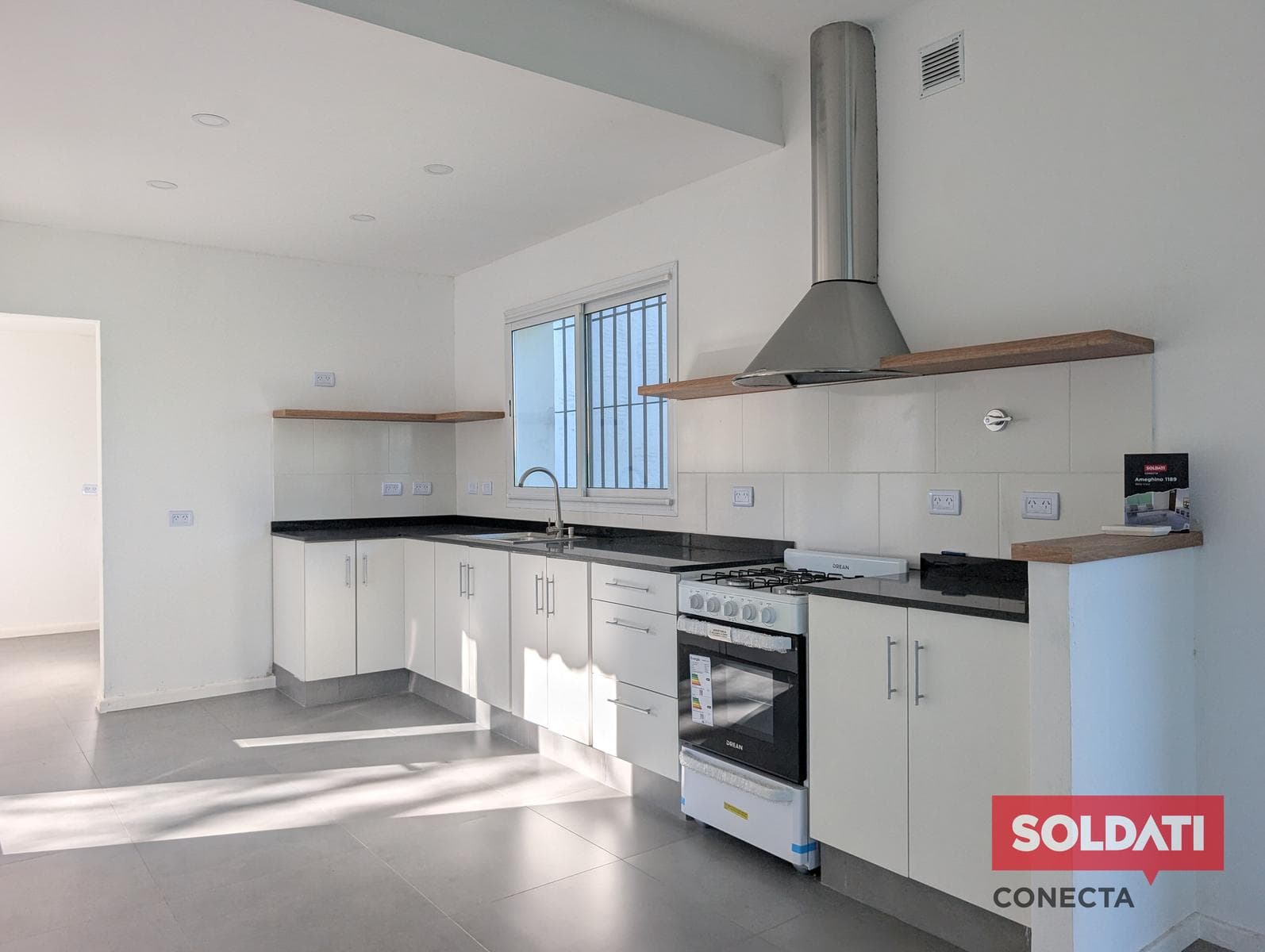 House for sale in Bella Vista—renovated to look brand new, just like new!