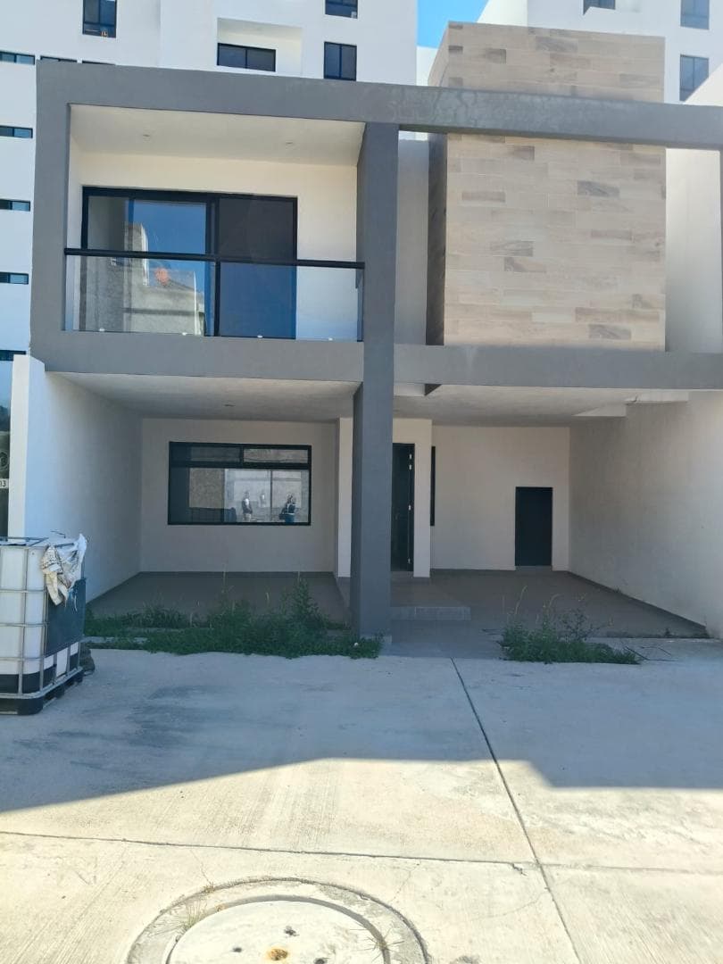HOUSE FOR SALE ON PRIVADA FORJA REAL