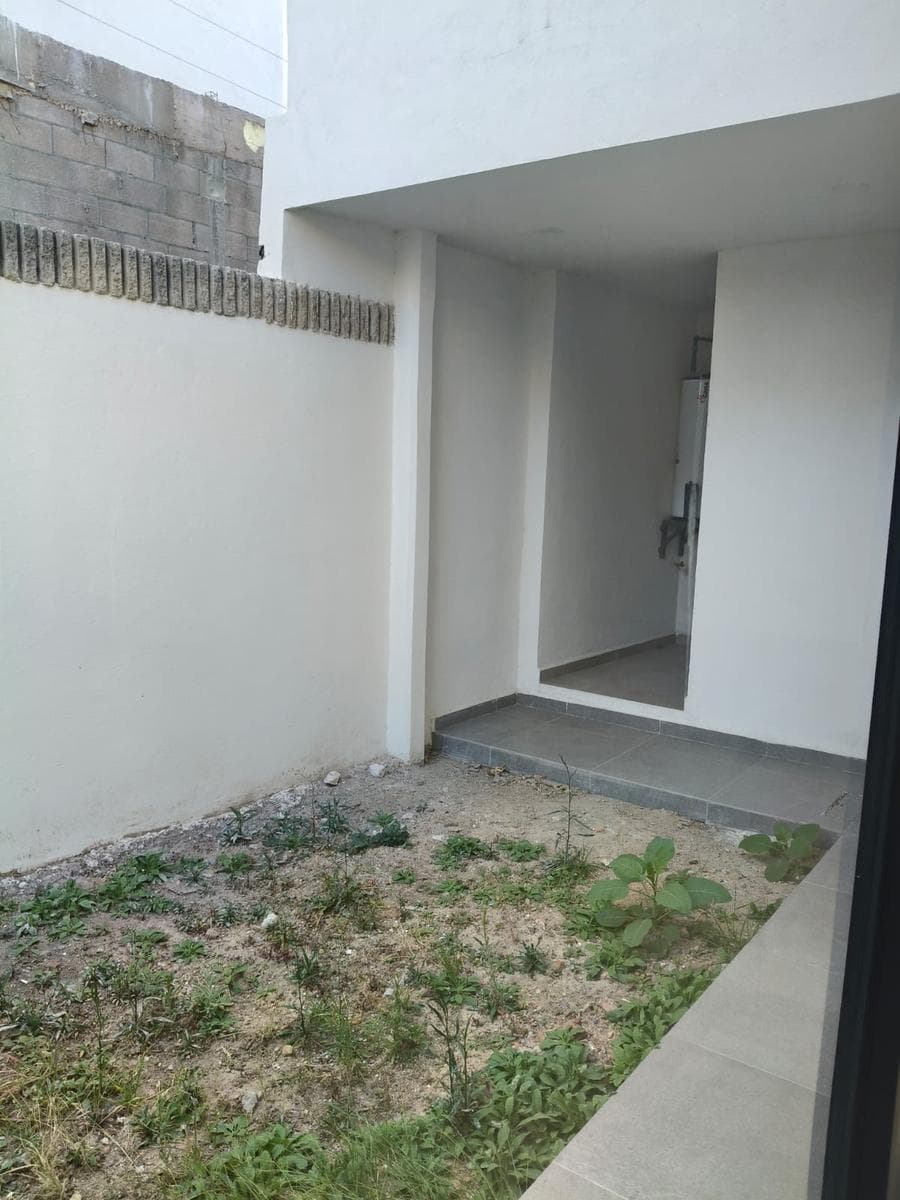 HOUSE FOR SALE ON PRIVADA FORJA REAL