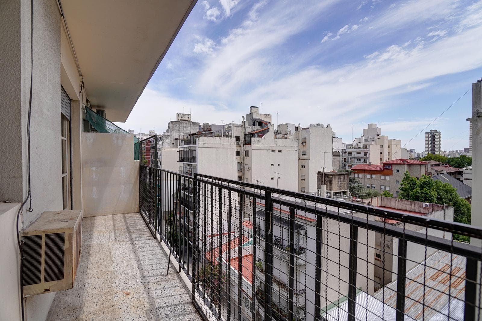 3-ROOM APARTMENT FOR SALE IN THE FLORES AREA.