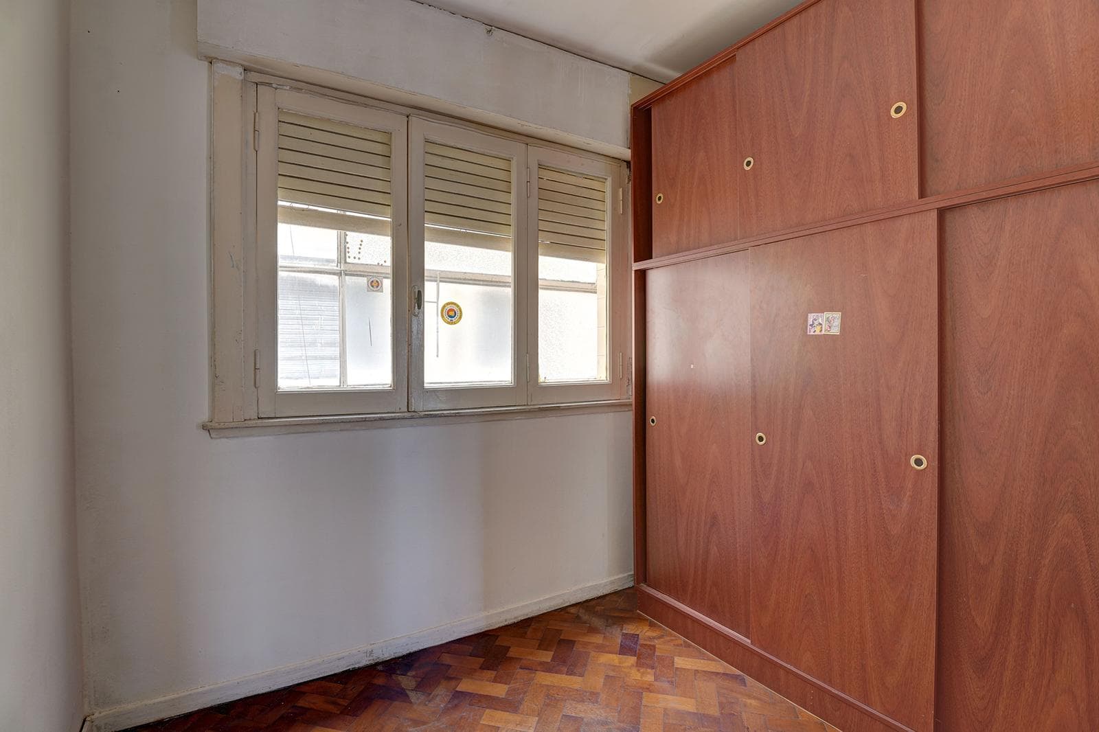 3-ROOM APARTMENT FOR SALE IN THE FLORES AREA.