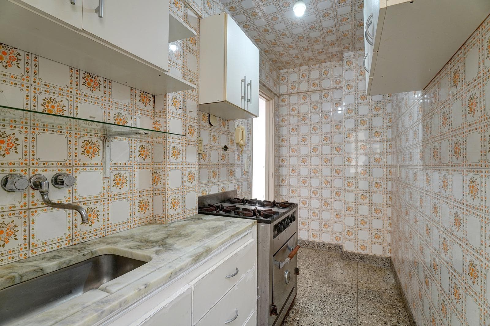 3-ROOM APARTMENT FOR SALE IN THE FLORES AREA.