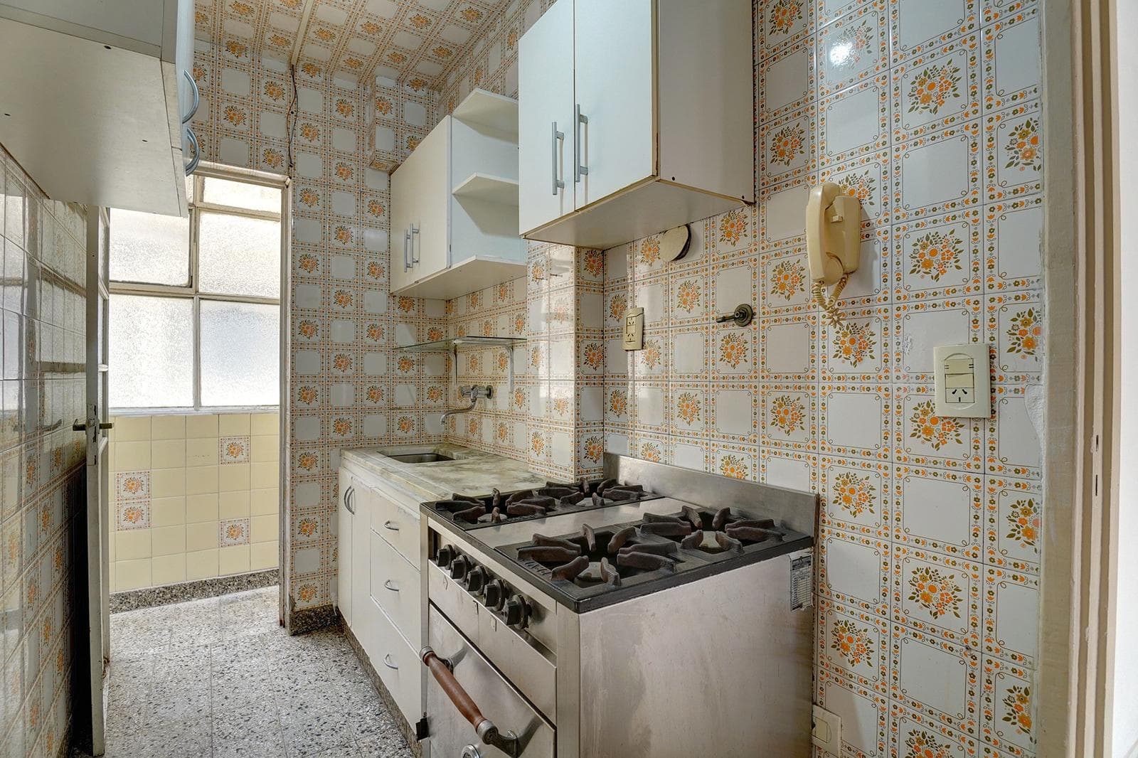 3-ROOM APARTMENT FOR SALE IN THE FLORES AREA.
