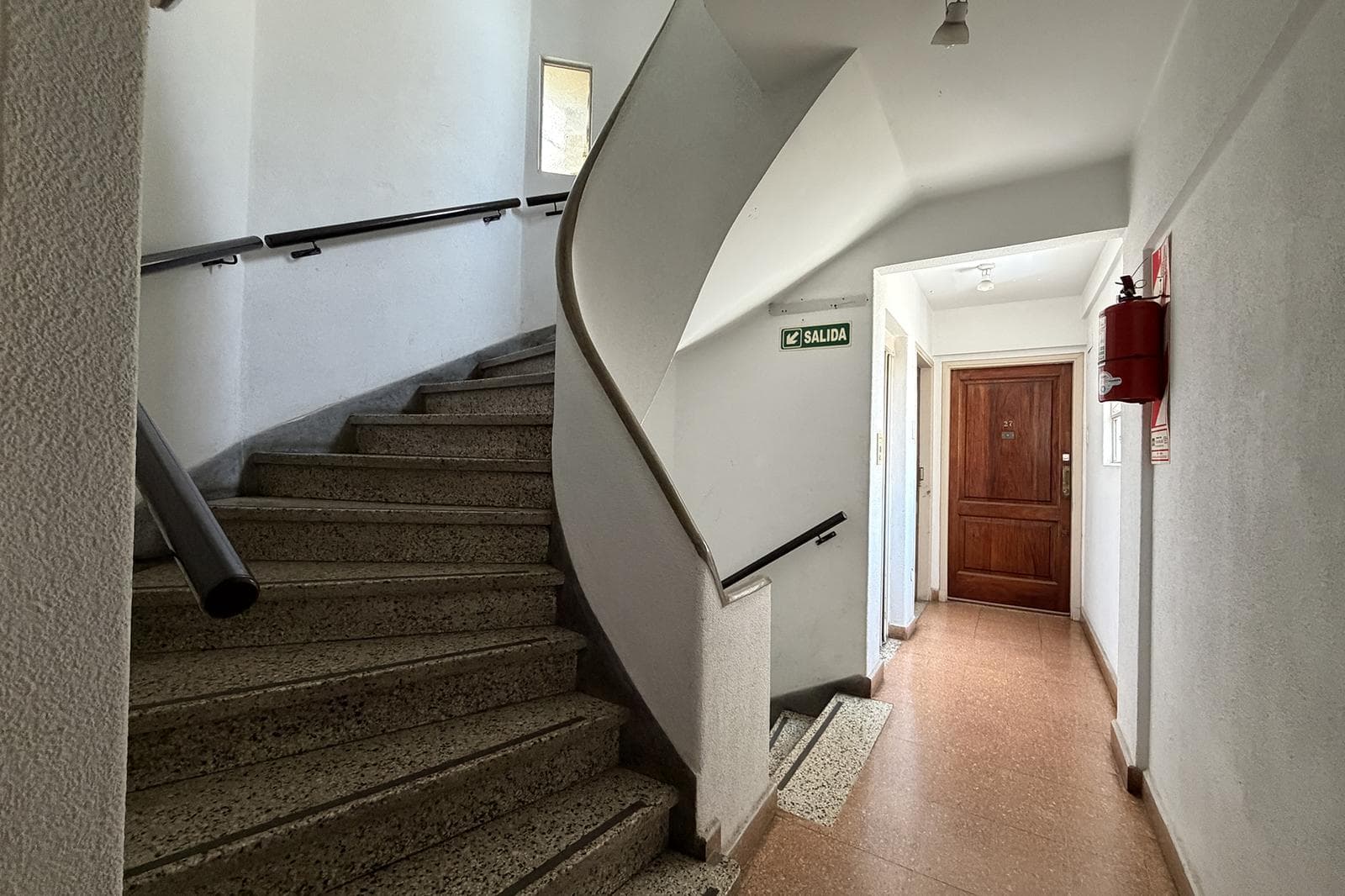 3-ROOM APARTMENT FOR SALE IN THE FLORES AREA.