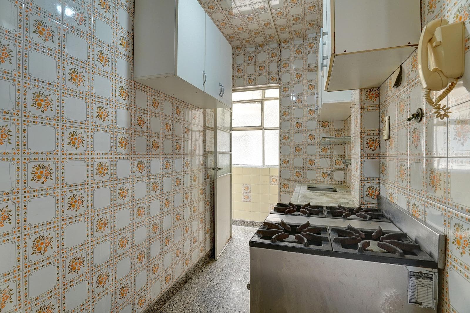 3-ROOM APARTMENT FOR SALE IN THE FLORES AREA.
