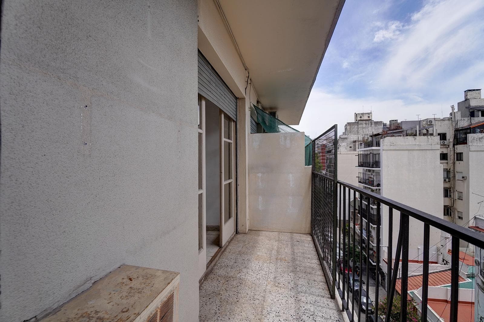 3-ROOM APARTMENT FOR SALE IN THE FLORES AREA.