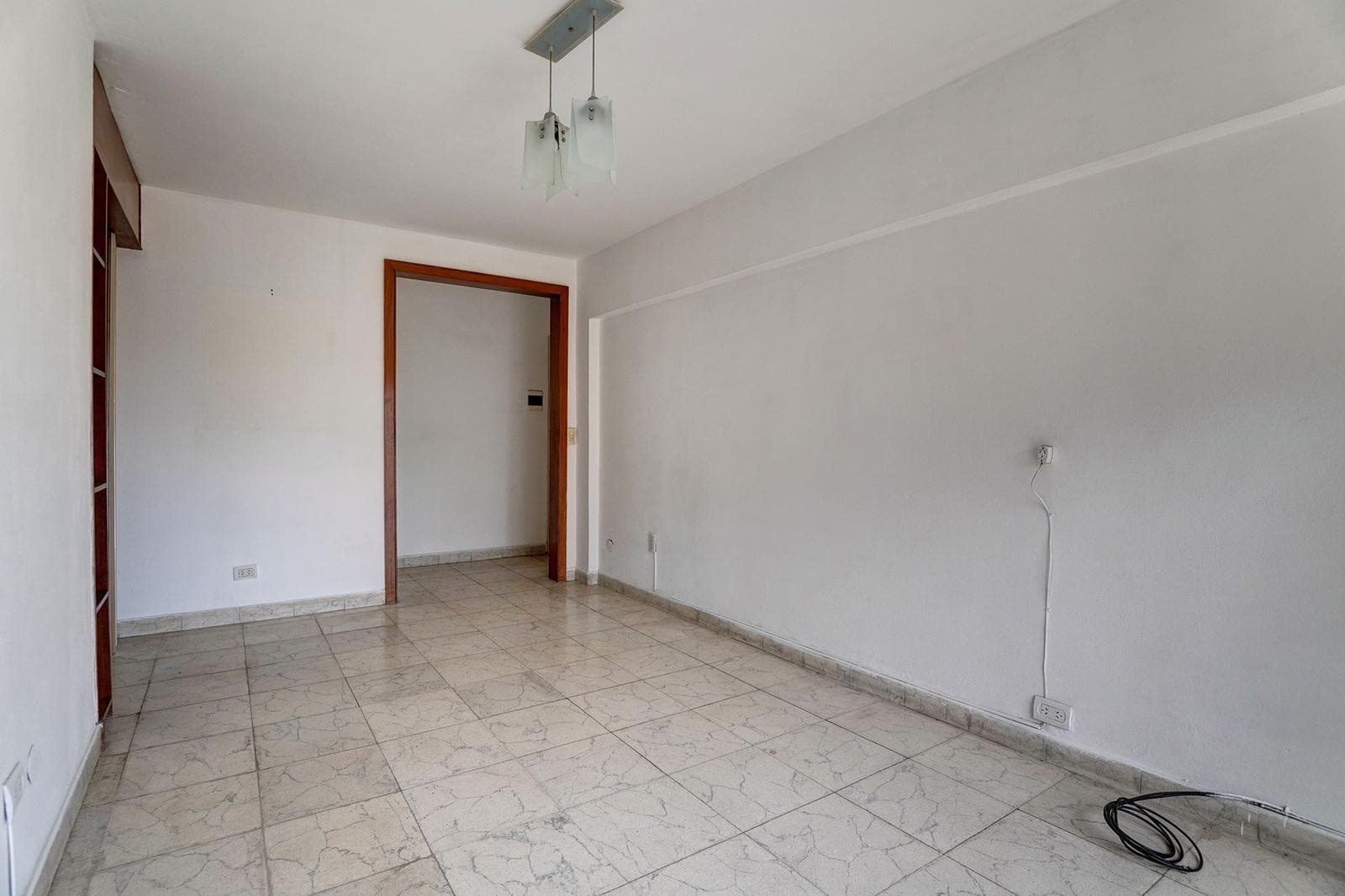 3-ROOM APARTMENT FOR SALE IN THE FLORES AREA.