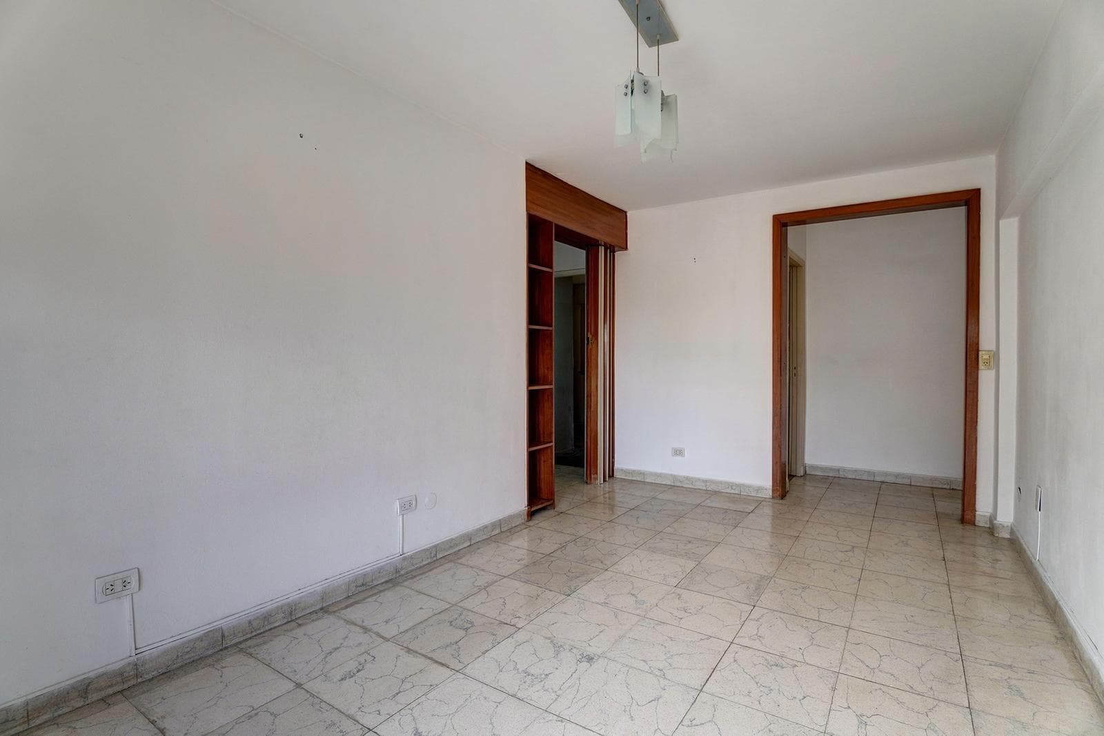 3-ROOM APARTMENT FOR SALE IN THE FLORES AREA.