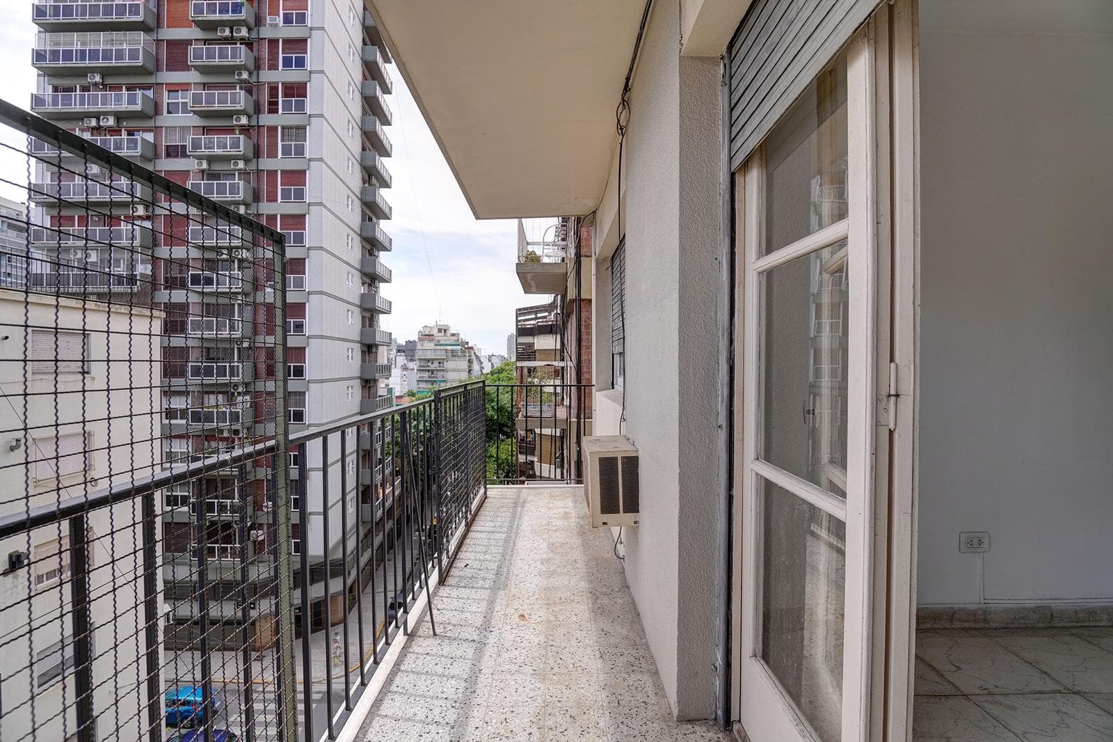 3-ROOM APARTMENT FOR SALE IN THE FLORES AREA.