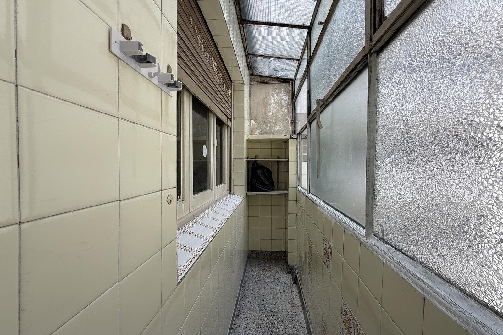 3-ROOM APARTMENT FOR SALE IN THE FLORES AREA.