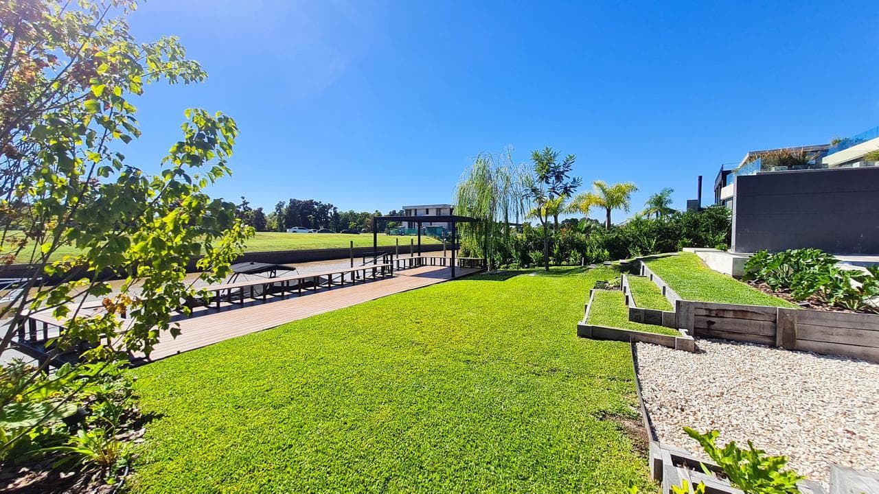 5-Bedroom House for Sale by the River in El Yacht Nordelta