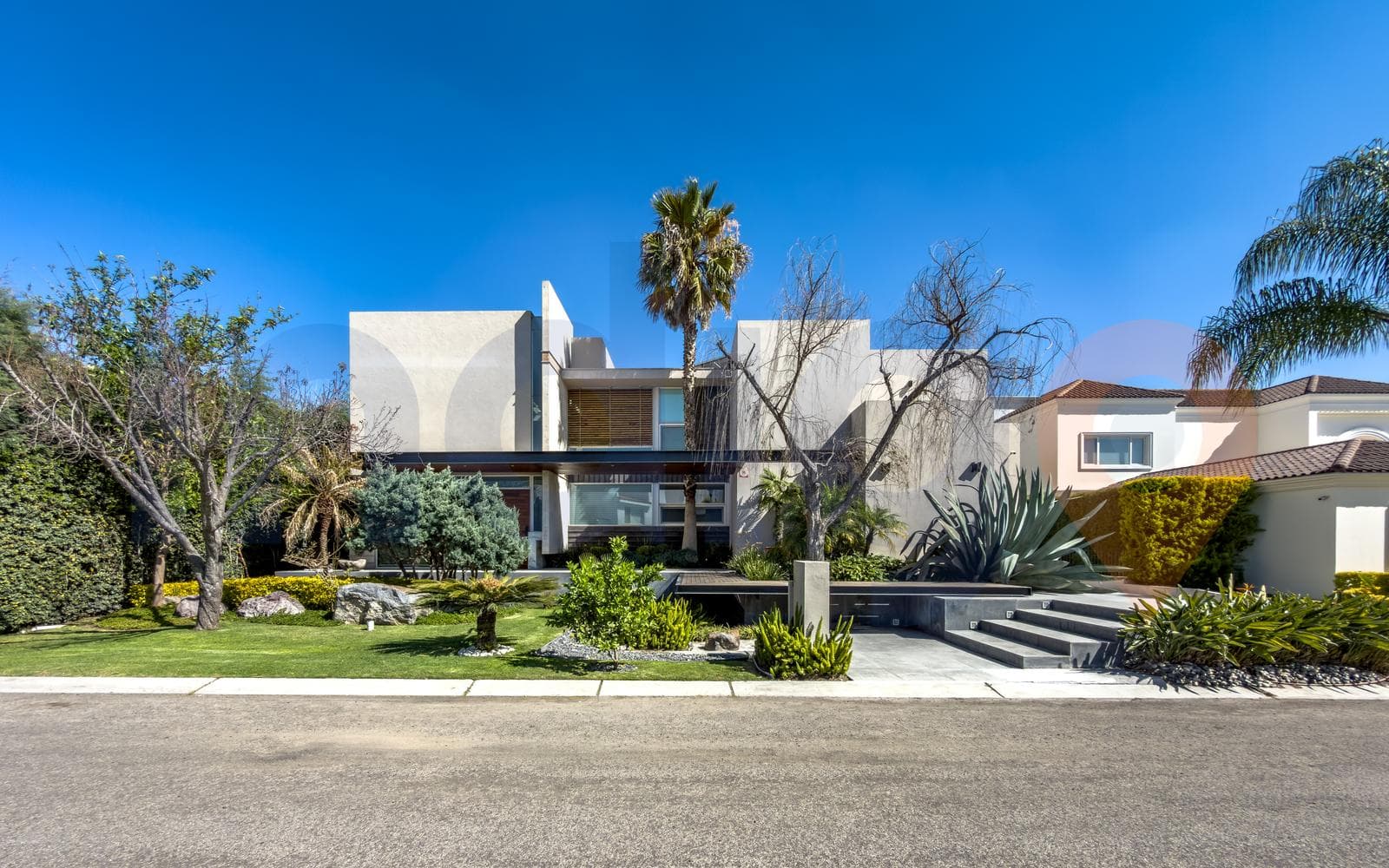 House for Sale in El Campanario
