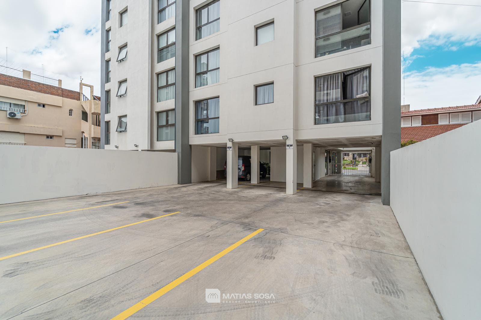 For Sale - Apartment - Studio - Partial ocean view - Mogotes area
