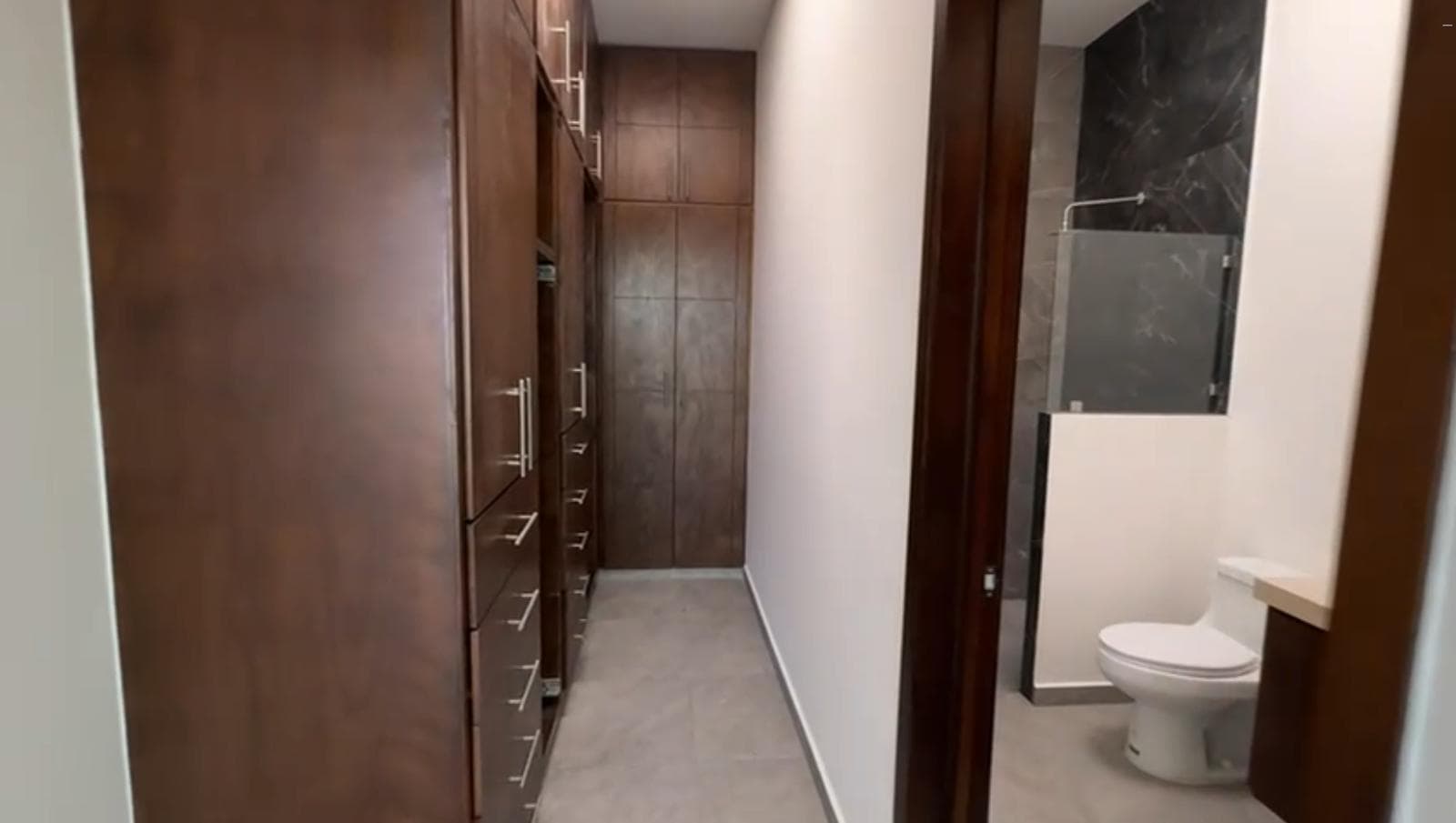 Detached house with a pool on a private street in the Burgos Subdivision