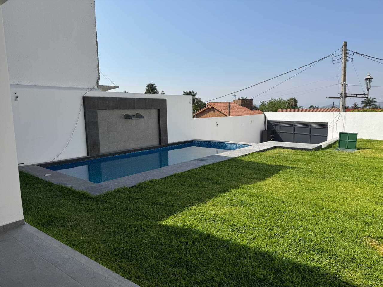 Detached house with a pool on a private street in the Burgos Subdivision