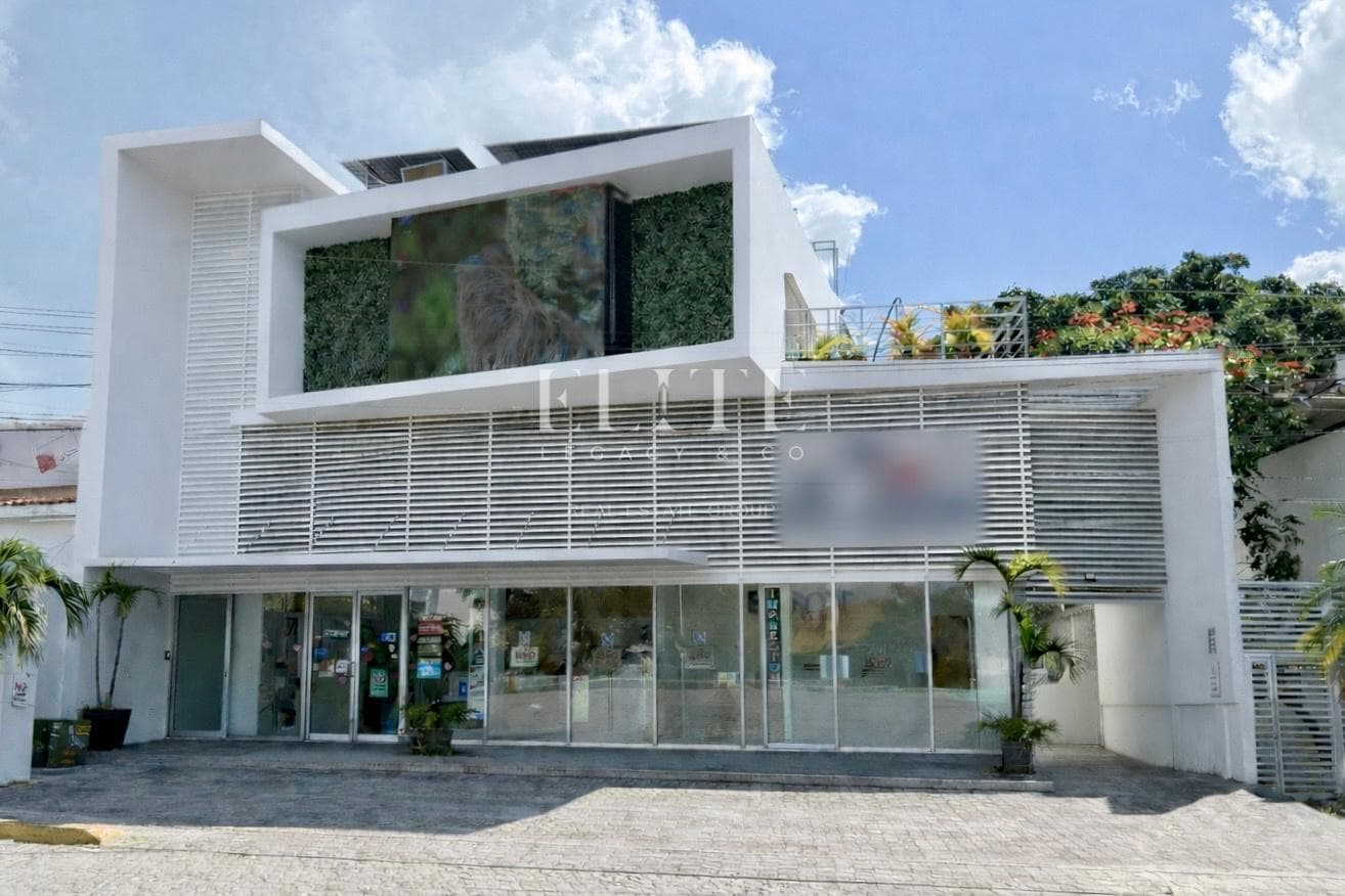 Oficina de 112 m2 en Renta en Av Nader Cancún Centro cerca de Vialidades Principales