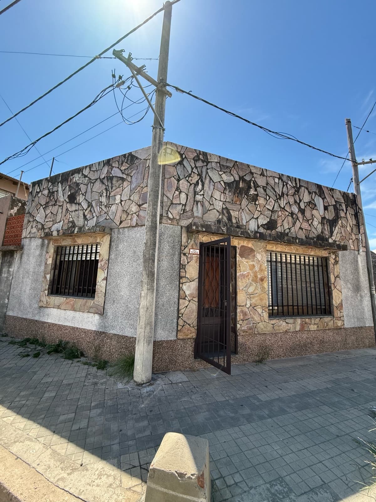 House for Sale - Azcuénaga Neighborhood - Great Opportunity