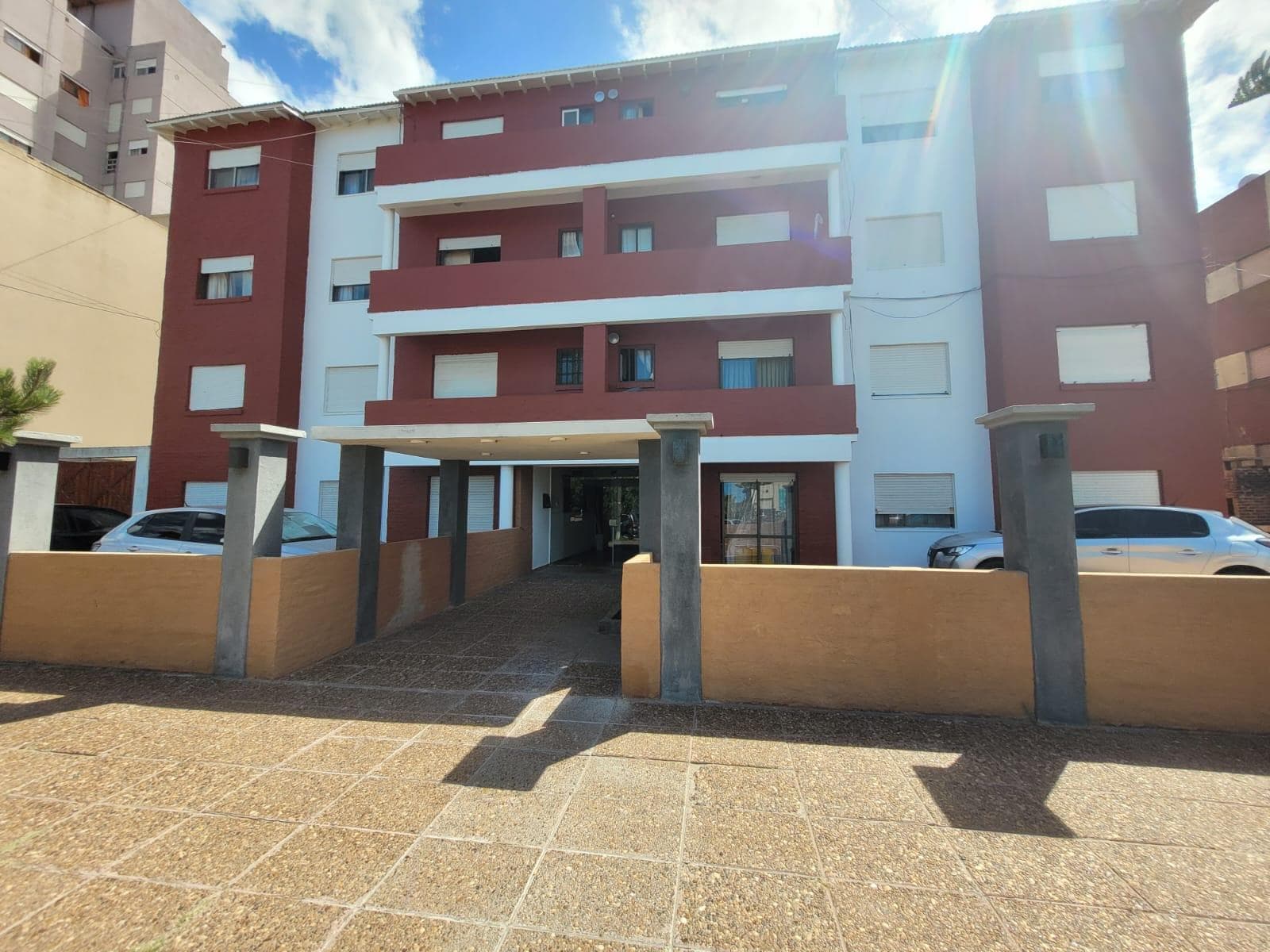Spacious 2-room apartment with a garage on Av. Costanera!