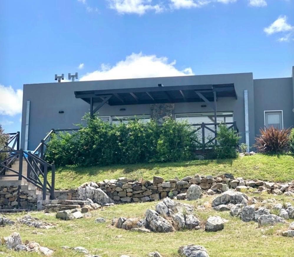 4-room house in a gated community: Country Valle Escondido in Tandil
