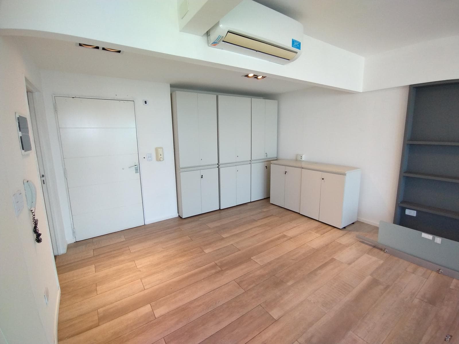 OFFICE FOR RENT IN TORRE BELLINI ESMERALDA