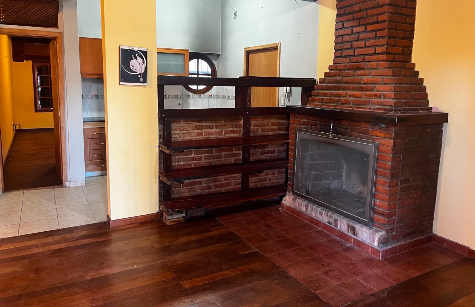 HOUSE FOR SALE IN CITY BELL, between Caminos 19 and 477. BANK FINANCING AVAILABLE. WILL CONSIDER EXCHANGE FOR AN APARTMENT.