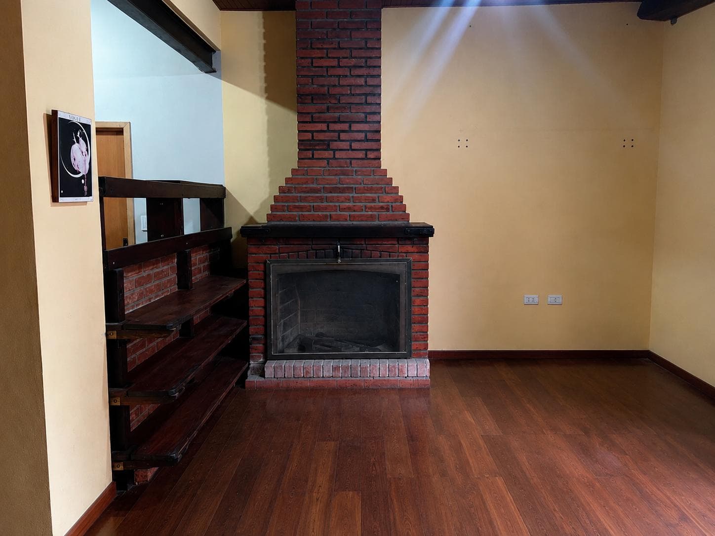 HOUSE FOR SALE IN CITY BELL, between Caminos 19 and 477. BANK FINANCING AVAILABLE. WILL CONSIDER EXCHANGE FOR AN APARTMENT.