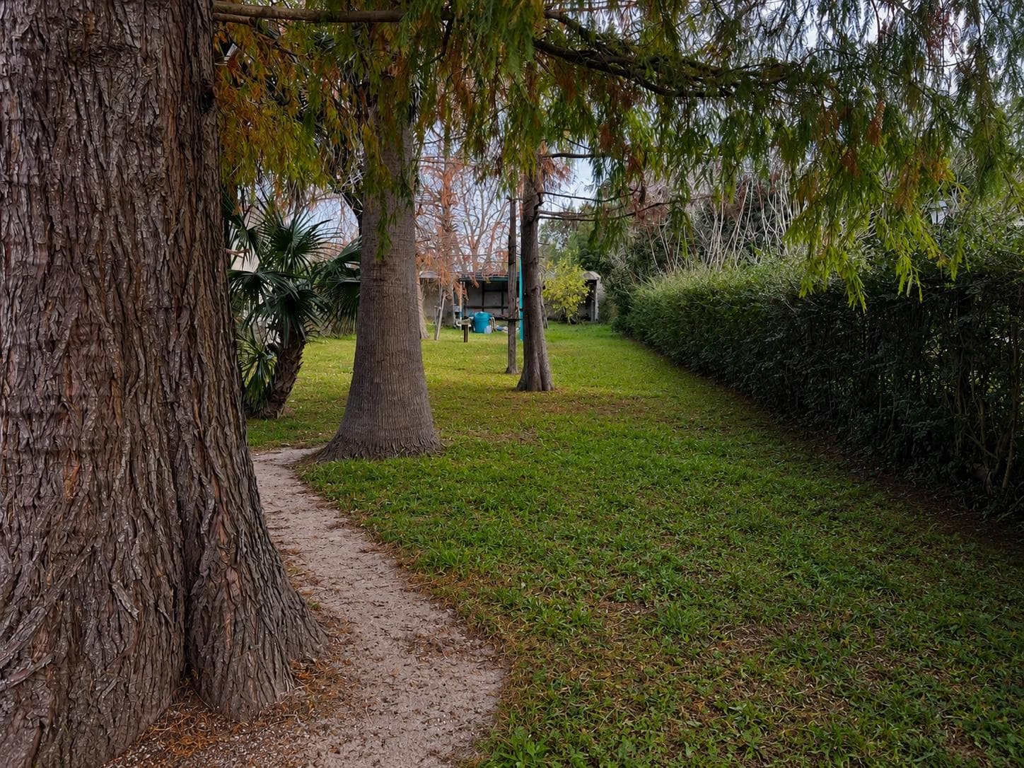 HOUSE FOR SALE IN CITY BELL, between Caminos 19 and 477. BANK FINANCING AVAILABLE. WILL CONSIDER EXCHANGE FOR AN APARTMENT.
