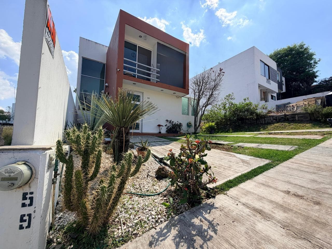 HOUSE FOR SALE IN PUNTA ALTOZANO
