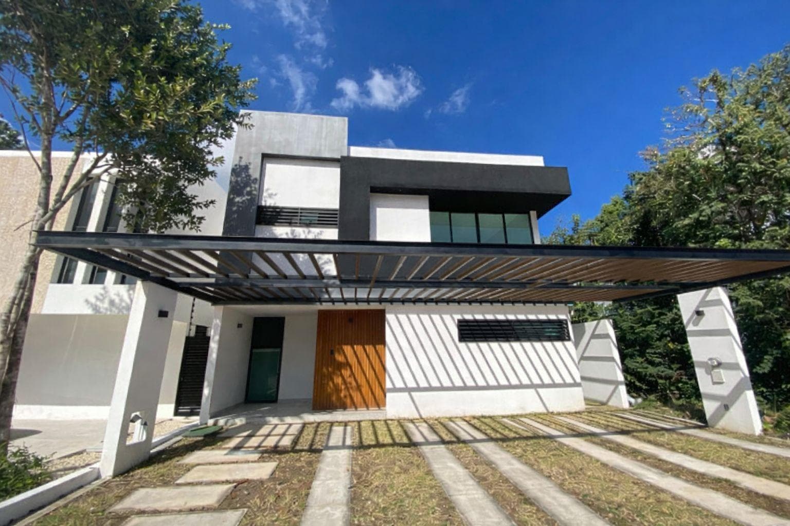 VIA CUMBRES House