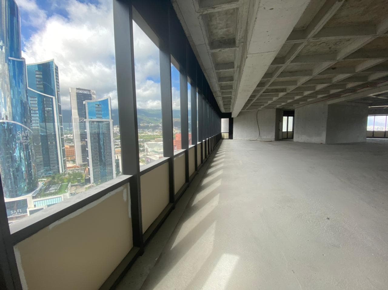 OFFICE FOR RENT IN OBRA GRIS