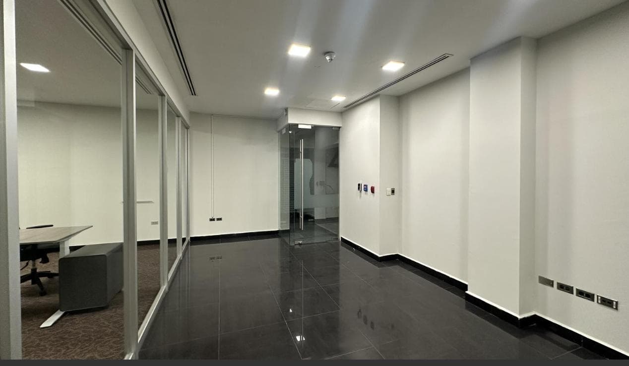 OFFICE FOR RENT IN VALLE ORIENTE